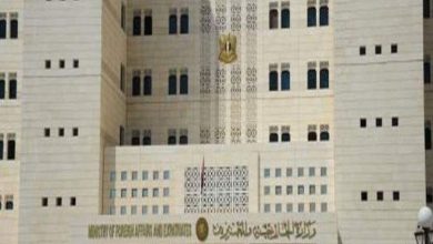 أدانت دمشق بشدة قيام آليات تركية محملة بالذخائر والوسائط المادية باجتياز الحدود السورية التركية والدخول إلى مدينة سراقب في طريقها إلى خان شيخون لنجدة الإرهابيين المهزومين من “جبهة النصرة”،