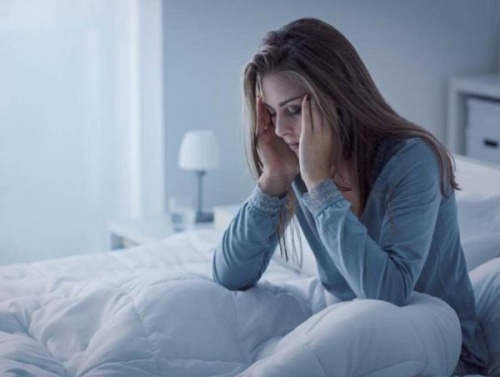 طبيبة تكشف تأثير قلة النوم على الجسم