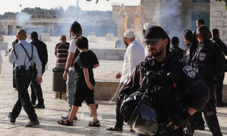 اقتحام عشرات المستوطنين المسجد