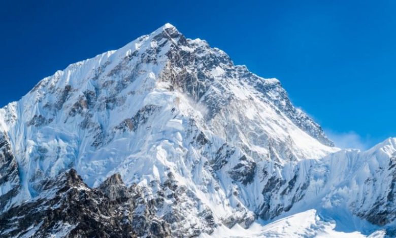 لماذا يصدر جبل إفرست ضوضاء مرعبة ليلاً؟