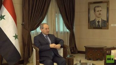 المقداد يعلق على المصافحة بين أمير قطر والأسد