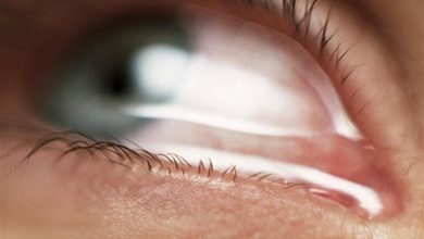 هل البكاء مفيد للعين أم مضرّ بها؟