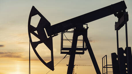 استقرار أسعار النفط بانتظار تقرير "أوبك"