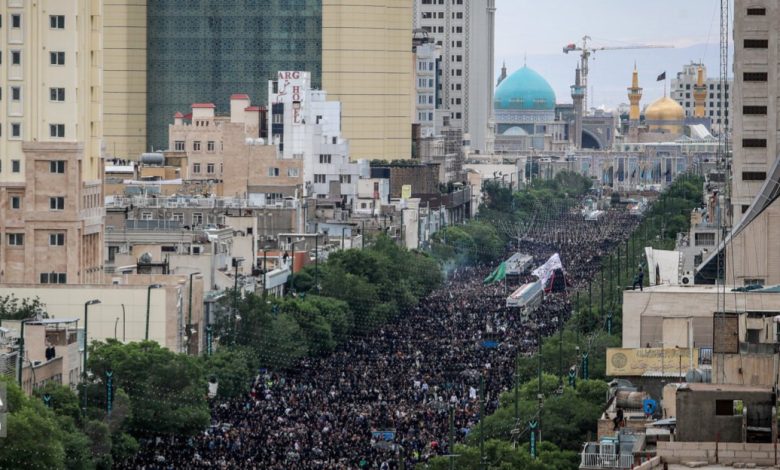 تشييع جثمان الرئيس رئيسي إلى مثواه الأخير في مدينة مشهد