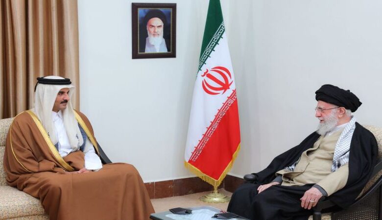 الإمام الخامنئي: توسيع العلاقات مع دول الجوار سياسة إيران القطعية