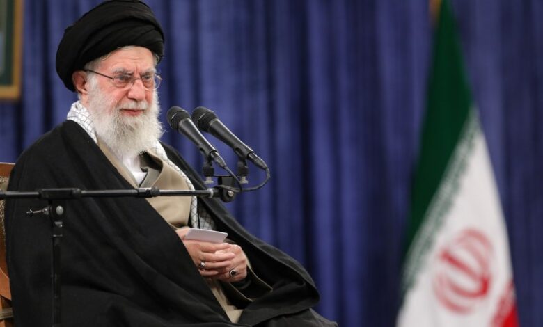 الامام الخامنئي: إيران لها سياساتها ولا تنتظر اذناً من أحد