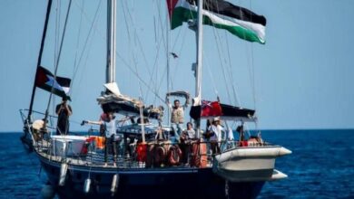جيش الاحتلال يهدد باعتراض السفينة واعتقال من عليها
