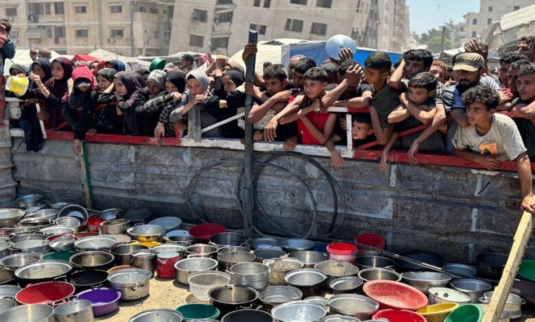 مجاعة غزة.. تصاعد مأساوي: 900 ألف طفل يعانون الجوع