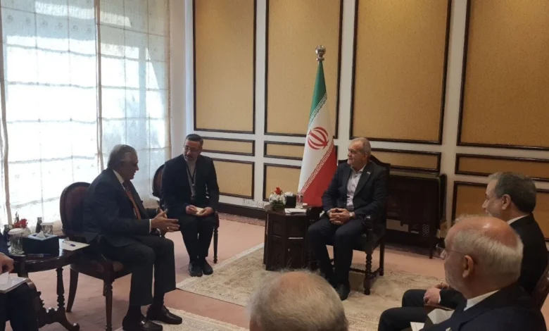 الرئيس بزشکیان التقى وزير الخارجية الباكستاني