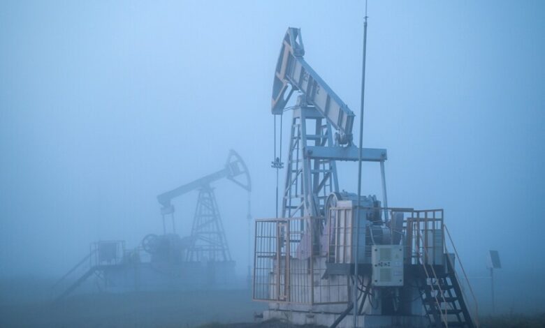 صعود طفيف لأسعار النفط مع مراقبة مؤشرات السوق