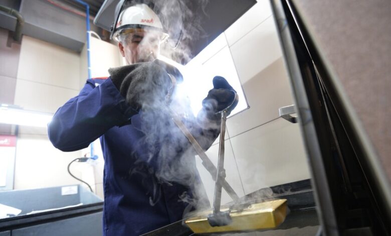 الذهب يصعد مدعوماً بتوقعات خفض الفائدة الأمريكية