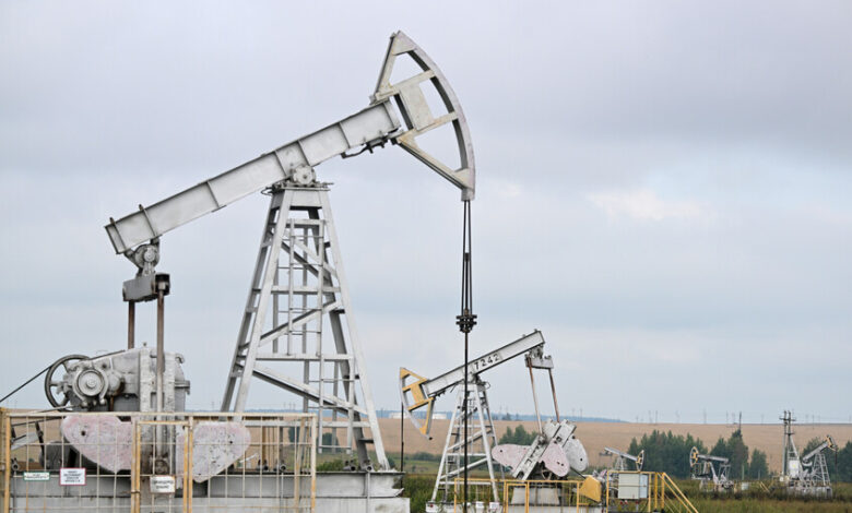 استقرار أسعار النفط مع تقييم المستثمرين