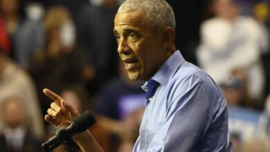 أوباما ينتقد سياسات ترامب