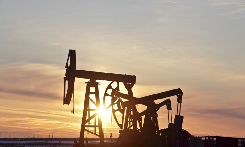 صعود النفط وسط تقييم الأسواق لمفاوضات أوكرانيا