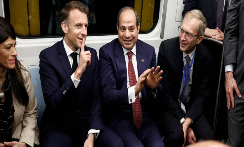 السيسي يؤكد لماكرون ضرورة وقف الانتهاكات الإسرائيلية فوراً