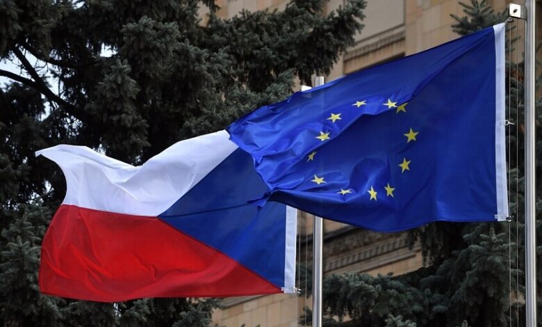 التشيك تؤكد تسليم أوكرانيا 1.8 مليون قذيفة