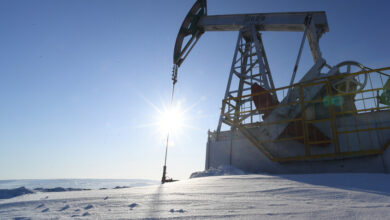 أسعار النفط تصعد بضغط الحصار الأمريكي على فنزويلا