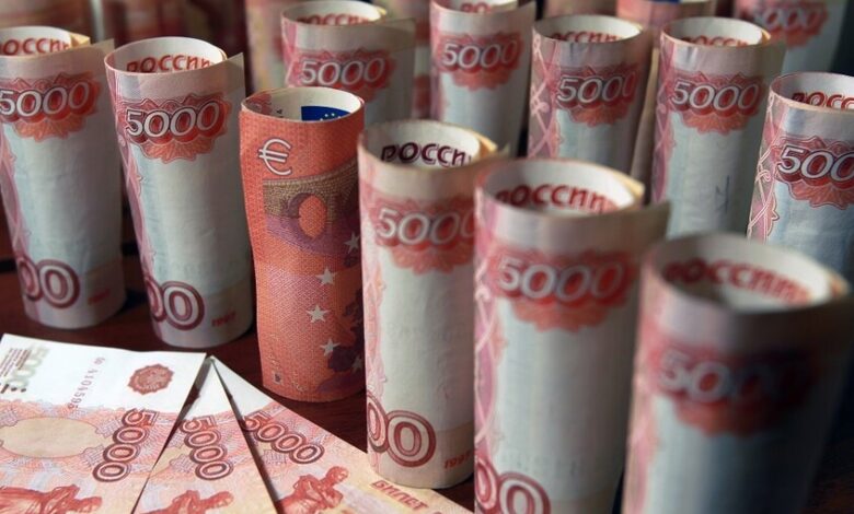 وكالة بلومبرغ تحدد العملة الأقوى في عام 2025