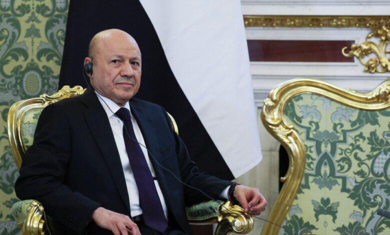 العليمي يلغي اتفاقية الدفاع المشترك مع الإمارات