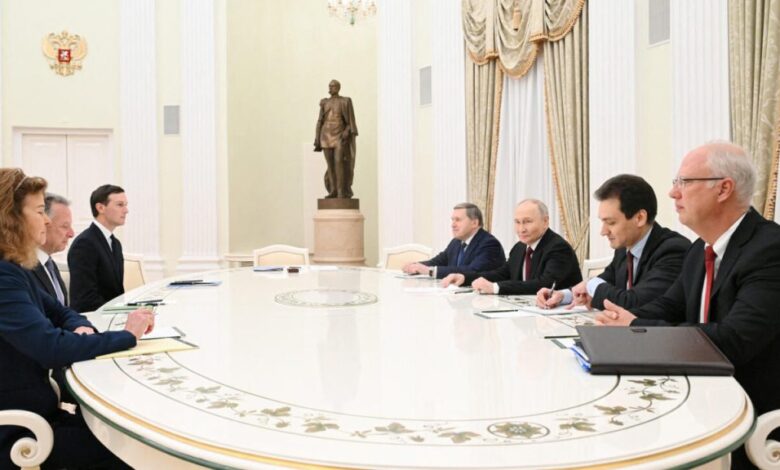 الكرملين يؤكد استمرار المحادثات الأمريكية دون تسوية