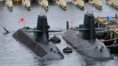 اليابان تبحث خيارات تعزيز دفاعها