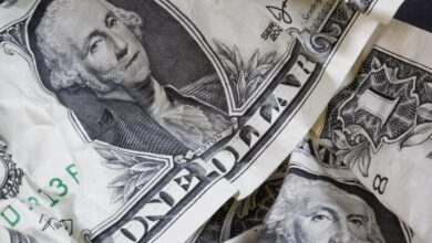 الدولار يتجه لتسجيل أسوأ أداء أسبوعي في 7 أشهر