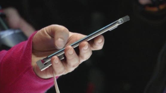 تحذير للمصريين القادمين من الخارج بشأن هواتفهم المحمولة