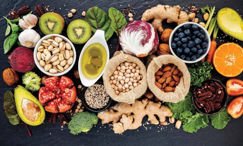 التغذية الشتوية.. أطعمة تدعم المناعة وأخرى تهددها