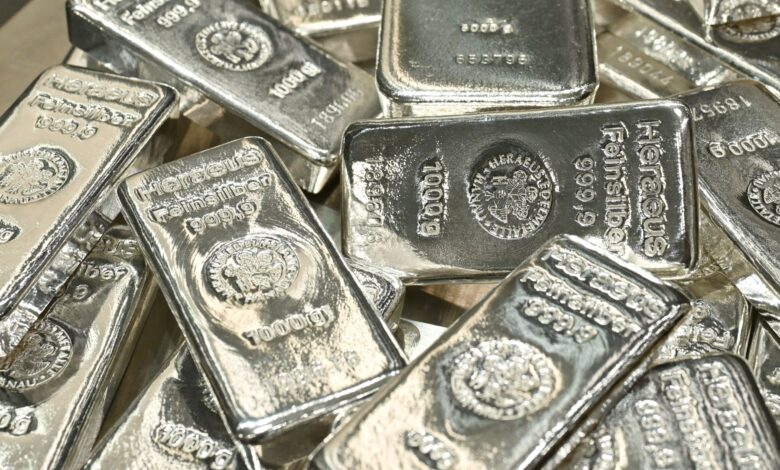 الفضة تتجاوز حاجز 110 دولارات للأونصة لأول مرة تاريخياً