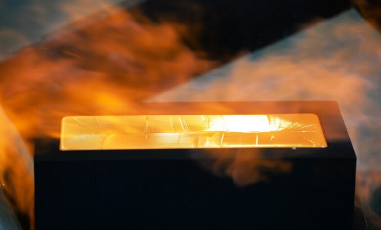 تراجع الذهب والفضة وصعود الدولار !