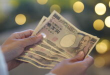 الين الياباني يواصل تسجيل المكاسب