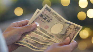 الين الياباني يواصل تسجيل المكاسب