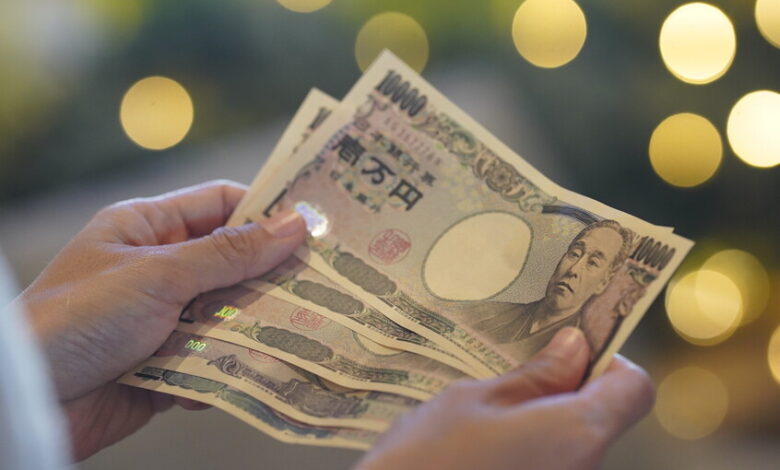 الين الياباني يواصل تسجيل المكاسب