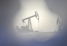 التهدئة مع إيران تكبد النفط خسائر أسبوعية جديدة