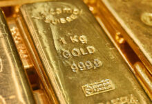 الذهب يرتفع مجدداً بعد موجة هبوط حادة