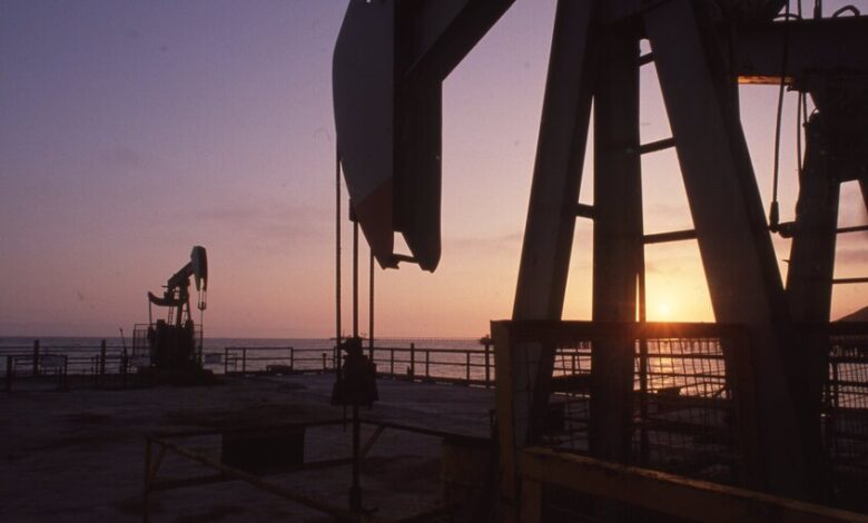 صعود أسعار النفط وسط مفاوضات أمريكية إيرانية