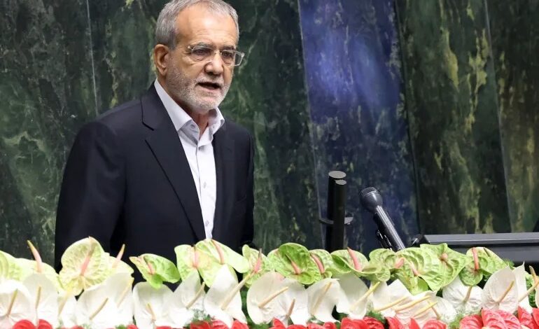 مسعود بزشكيان يدعو إلى ترسيخ الوحدة