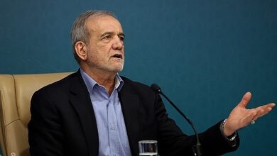 مسعود بزشكيان ينتقد المعايير المزدوجة الدولية ويؤكد رفض الاستسلام