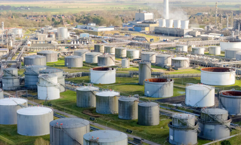 النفط يواصل ارتفاعه مع تشدد الموقف الأمريكي تجاه إيران