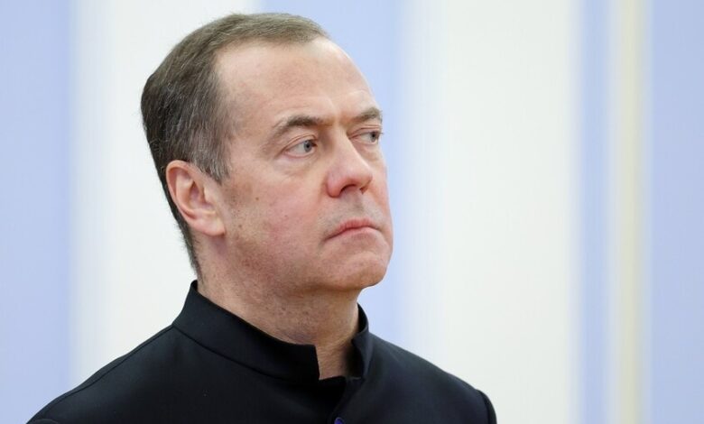 مدفيديف: روسيا لن تكفّ عن صون ذكرى أبطالها