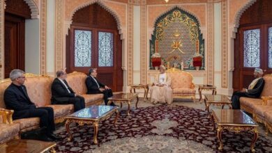سلطان عمان يبحث مع عراقجي جهود إنهاء المواجهة بين طهران وواشنطن