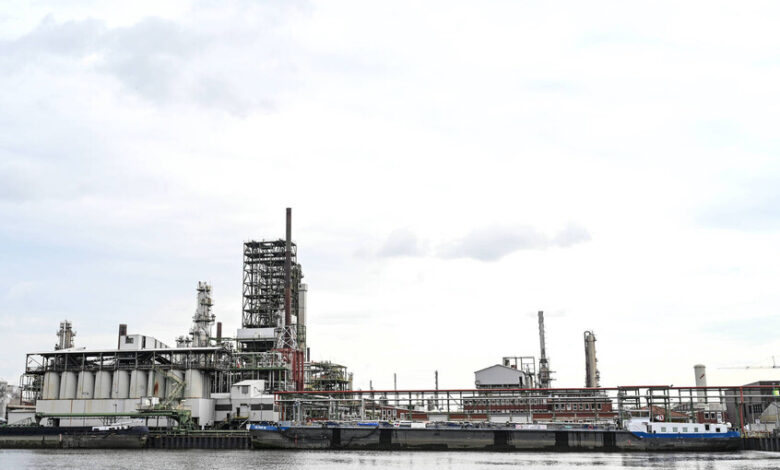 إيران ترى في ارتفاع النفط فرصة اقتصادية