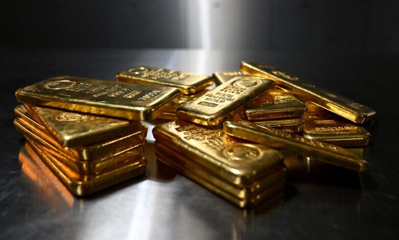 الذهب يواصل التراجع مع ترقب محادثات أمريكا وإيران