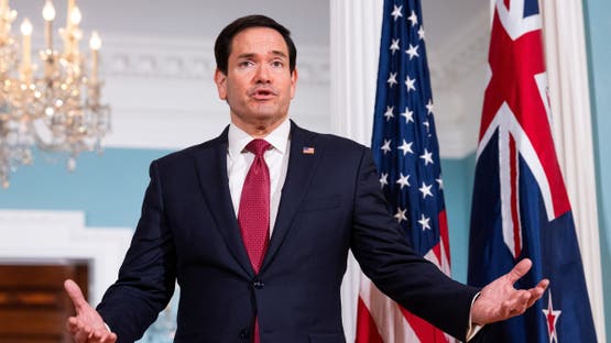 انقسام السلطة يربك المشهد الإيراني الداخلي  