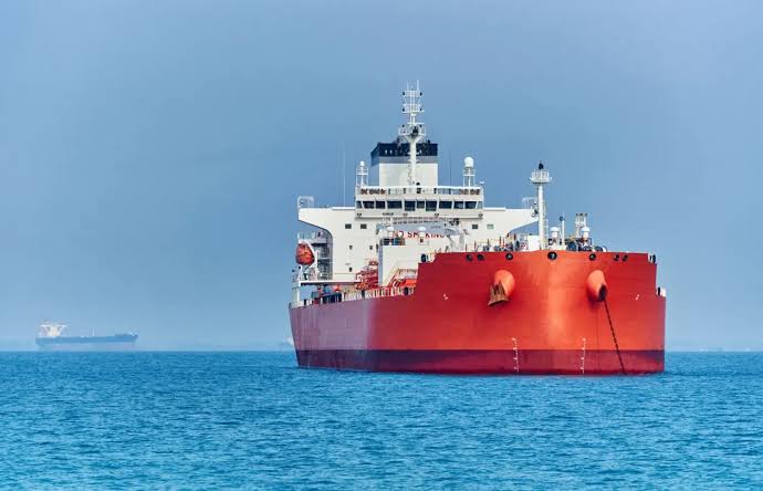 شركات الشحن تنتظر ضمانات لعبور مضيق هرمز