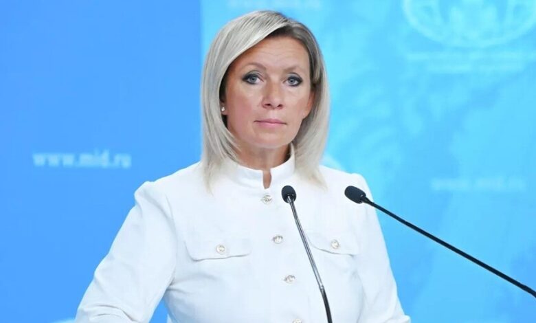 زاخاروفا لماكرون: فرنسا تمول الإرهاب