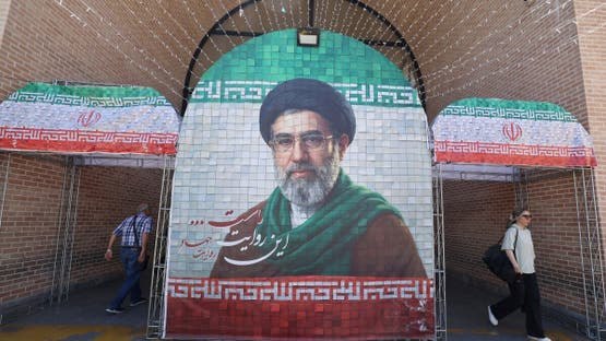 إيران تتمسك بشروط خامنئي وترفض ضغوط واشنطن