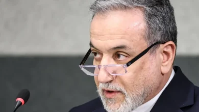 عراقجي ينذر واشنطن بمغادرة هرمز