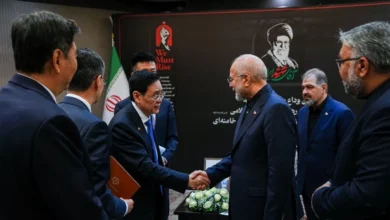 إيران تحذّر واشنطن من الاقتراب من هرمز وتعمّق التحالف مع بكين