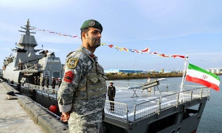 بحرية الحرس الثوري تستهدف ناقلتي نفط بمضيق هرمز